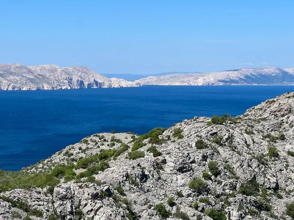 stock image A view of the Adriatic islands in the Kvarner Gulf from the slopes of Mount Velebit - Croatia (Pogled na jadranske otoke u Kvarnerskom zaljevu sa obronaka planine Velebit - Hrvatska)