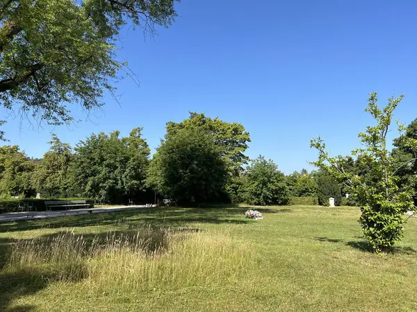 Affoltern Mezarlığı Parkı veya Mezarlık Afoltern Oder Friedhofspark Affoltern - Zürih veya Zuerich, İsviçre / Schweiz