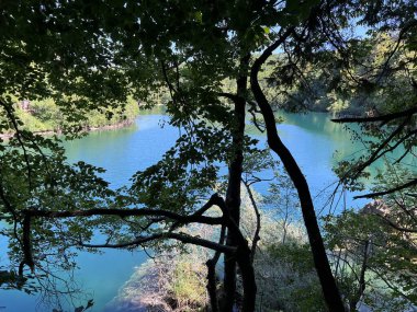 Plitvice Lakes Ulusal Parkı (UNESCO) - Plitvica, Hırvatistan veya Slikoviti krajobrazi i prekrasni motivi iz nacionalnog parka Plitvicka jezera - Plitvice, Hrvatska