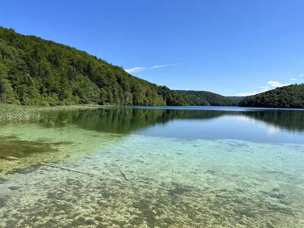 Plitvice Lakes Ulusal Parkı (UNESCO) - Plitvica, Hırvatistan veya Slikoviti krajobrazi i prekrasni motivi iz nacionalnog parka Plitvicka jezera - Plitvice, Hrvatska