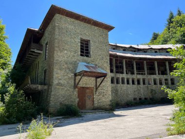 Tito 'nun Plitvice Lakes Ulusal Parkı' ndaki villası veya Object 99 - Hırvatistan (Titova villası Izvor ili Objekt 99 nad izvorom potoka Plitvica u nacionalnom parku Plitvicka jezera - Hrvatska)