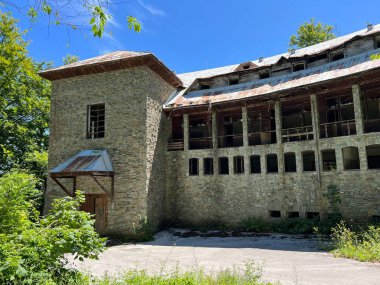 Tito 'nun Plitvice Lakes Ulusal Parkı' ndaki villası veya Object 99 - Hırvatistan (Titova villası Izvor ili Objekt 99 nad izvorom potoka Plitvica u nacionalnom parku Plitvicka jezera - Hrvatska)