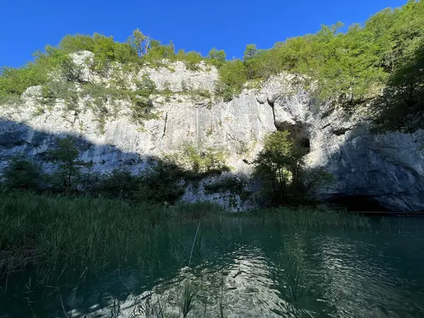 普里特维奇湖国家公园内的Supljara山洞 教科文组织世界自然遗产 克罗地亚普里特维奇 斯皮亚苏普利亚拉鲁国家公园 — 图库照片
