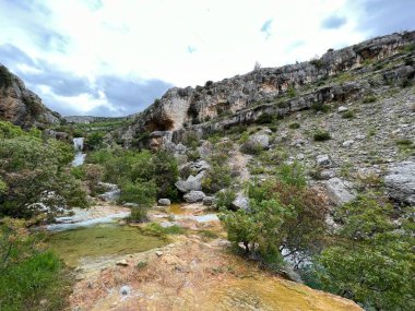 Bijela voda dere kanyonu veya Bijela nehir karst kanyonu, Karin Gornji - Hırvatistan (Kanjon potoka Bijela voda ili krski kanjon Bijela rijeka, Karin Gornji - Hrvatska)