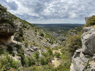 Bijela voda dere kanyonu veya Bijela nehir karst kanyonu, Karin Gornji - Hırvatistan (Kanjon potoka Bijela voda ili krski kanjon Bijela rijeka, Karin Gornji - Hrvatska)