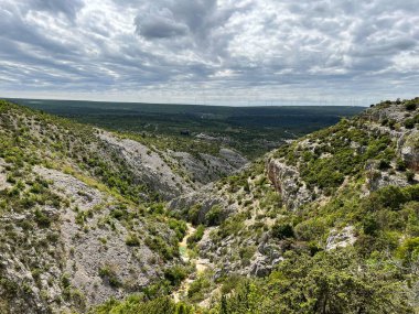 Bijela voda dere kanyonu veya Bijela nehir karst kanyonu, Karin Gornji - Hırvatistan (Kanjon potoka Bijela voda ili krski kanjon Bijela rijeka, Karin Gornji - Hrvatska)
