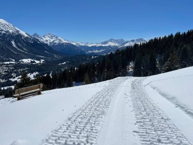 Wonderful winter hiking trails and traces after the winter snowfall above the tourist resorts of Valbella and Lenzerheide in the Swiss Alps - Canton of Grisons, Switzerland (Schweiz)