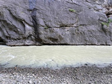 Haslital Alp Vadisi 'ndeki Aare Nehri Kanyonu veya Aare Vadisi ve İsviçre' deki Bernese Dağları 'nda (Aareschlucht im Haslital und im Berner Oberland - Schweiz)