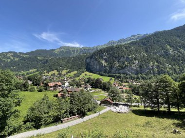 Lauterbrunnen - İsviçre 'nin en güzel dağlık vadilerinden biri (Lauterbrunnen - Eines der schoensten Alpentaeler der Schweiz)