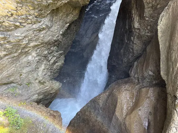 Trummelbach Şelalesi - Avrupa 'nın en büyük yeraltı şelaleleri, Lauterbrunnen (Truemmelbach Şelaleleri veya Trummelbachfalle - die groessten unterirdischen Wasserfaelle Europas, Schweiz)