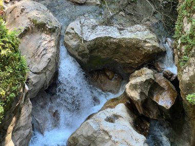 Tolmin Gorges (Triglav Ulusal Parkı, Slovenya) - Tolminer Klammen (Nationalpark Triglav, Slowenien) - Tolminska korita (Triglavski narodni parkı, Slovenya)