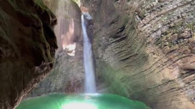 Büyük Kozjak Şelalesi veya Kozjak Şelalesi (Kobarid, Slovenya) - Grosser Kozjak-Wasserfall oder Kozjak Wasserfall (Slowenien) - Veliki Kozjak ali Kozjak (Slovenija) / Kozjakfall