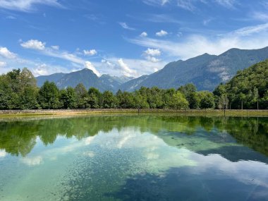 Küçük rezervuar Pluzna veya Pluzensko Gölü, akarsu Gljun (Bovec, Slovenya) - Kleiner Stausee Pluzna, Bach Glijun (Bovec, Slowenien) - Akumulacijsko jezero Pluzna (Slovenija))