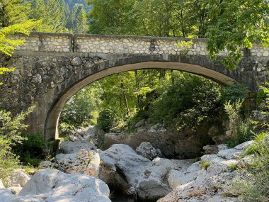 The Small Soca Gorge (Slovenya) - Kleine Soca-Schlucht oder Kleinen Soca-Troge (Kleinen Soca-Troege, Slowenien) - Mala korita Soce (Slovenija Soce))