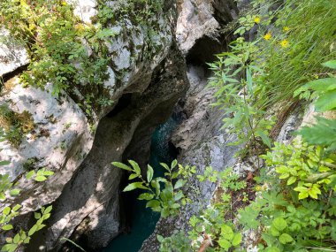 The Great Soca Gorge (Triglav Ulusal Parkı, Slovenya) - Grosse Soca-Schlucht oder Grosse Soca-Troge, Nationalpark Triglav (Grosse Soca-Troege, Slowenien) - Velika korita Soce, Triglavski narodni parkı