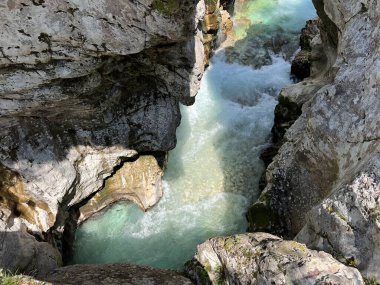 The Great Soca Gorge (Triglav Ulusal Parkı, Slovenya) - Grosse Soca-Schlucht oder Grosse Soca-Troge, Nationalpark Triglav (Grosse Soca-Troege, Slowenien) - Velika korita Soce, Triglavski narodni parkı