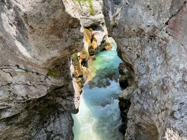 The Great Soca Gorge (Triglav Ulusal Parkı, Slovenya) - Grosse Soca-Schlucht oder Grosse Soca-Troge, Nationalpark Triglav (Grosse Soca-Troege, Slowenien) - Velika korita Soce, Triglavski narodni parkı