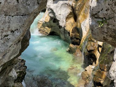 The Great Soca Gorge (Triglav Ulusal Parkı, Slovenya) - Grosse Soca-Schlucht oder Grosse Soca-Troge, Nationalpark Triglav (Grosse Soca-Troege, Slowenien) - Velika korita Soce, Triglavski narodni parkı