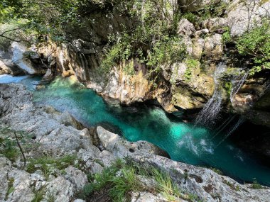 The Great Soca Gorge (Triglav Ulusal Parkı, Slovenya) - Grosse Soca-Schlucht oder Grosse Soca-Troge, Nationalpark Triglav (Grosse Soca-Troege, Slowenien) - Velika korita Soce, Triglavski narodni parkı