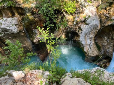 The Great Soca Gorge (Triglav Ulusal Parkı, Slovenya) - Grosse Soca-Schlucht oder Grosse Soca-Troge, Nationalpark Triglav (Grosse Soca-Troege, Slowenien) - Velika korita Soce, Triglavski narodni parkı