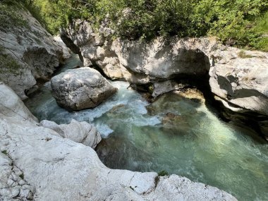 The Great Soca Gorge (Triglav Ulusal Parkı, Slovenya) - Grosse Soca-Schlucht oder Grosse Soca-Troge, Nationalpark Triglav (Grosse Soca-Troege, Slowenien) - Velika korita Soce, Triglavski narodni parkı
