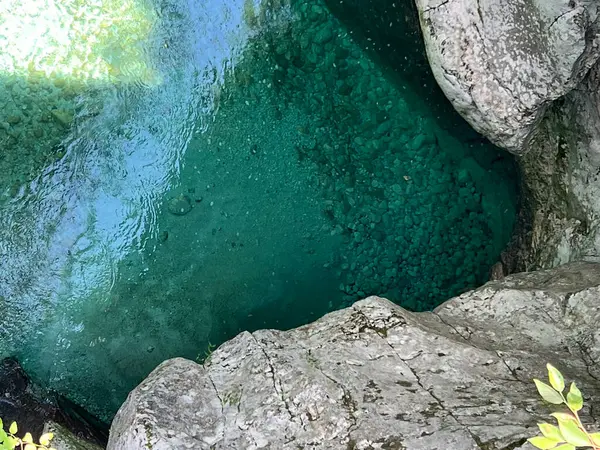 The Great Soca Gorge (Triglav Ulusal Parkı, Slovenya) - Grosse Soca-Schlucht oder Grosse Soca-Troge, Nationalpark Triglav (Grosse Soca-Troege, Slowenien) - Velika korita Soce, Triglavski narodni parkı