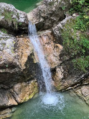 Fratarica kanyonu ve dere şelaleleri, Log pod Mangartom (Triglav Ulusal Parkı, Slovenya) - Fratarica-Schlucht und Bachwasserfaelle (Triglav-Nationalpark, Slowenien)