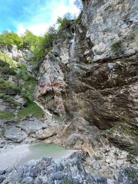 Fratarica deresi, Log pod Mangartom (Triglav Ulusal Parkı, Slovenya) - Tokat Parabola na potoku Fratarica (Triglavski narodni parkı, Slovenya) veya Parabolafall