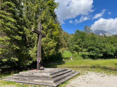 Bovec 'teki askeri mezarlık (Bovec, Slovenya) - Bovec' teki Militarfriedhof (Militaerfriedhof, Slowenien) - Cimitero militare presso Bovec veya Vojasko pokopalisce pri Bovcu (Slovenija))