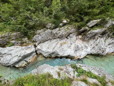Koritnica vadisi, Bovec (Triglav Ulusal Parkı, Slovenya) - Koritnica-Schlucht und Naturdenkmal Troege Kluze / Troge Kluze (Triglav-Nationalpark) - Kluzka Korita, Slovenya 'da Naravni spomenik Soteska Koritnice