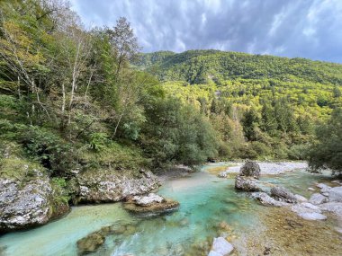 Koritnica vadisi, Bovec (Triglav Ulusal Parkı, Slovenya) - Koritnica-Schlucht und Naturdenkmal Troege Kluze / Troge Kluze (Triglav-Nationalpark) - Kluzka Korita, Slovenya 'da Naravni spomenik Soteska Koritnice