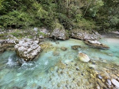 Koritnica vadisi, Bovec (Triglav Ulusal Parkı, Slovenya) - Koritnica-Schlucht und Naturdenkmal Troege Kluze / Troge Kluze (Triglav-Nationalpark) - Kluzka Korita, Slovenya 'da Naravni spomenik Soteska Koritnice