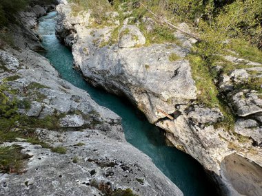 Koritnica vadisi, Bovec (Triglav Ulusal Parkı, Slovenya) - Koritnica-Schlucht und Naturdenkmal Troege Kluze / Troge Kluze (Triglav-Nationalpark) - Kluzka Korita, Slovenya 'da Naravni spomenik Soteska Koritnice