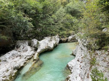 Koritnica vadisi, Bovec (Triglav Ulusal Parkı, Slovenya) - Koritnica-Schlucht und Naturdenkmal Troege Kluze / Troge Kluze (Triglav-Nationalpark) - Kluzka Korita, Slovenya 'da Naravni spomenik Soteska Koritnice