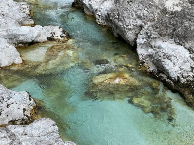 Koritnica vadisi, Bovec (Triglav Ulusal Parkı, Slovenya) - Koritnica-Schlucht und Naturdenkmal Troege Kluze / Troge Kluze (Triglav-Nationalpark) - Kluzka Korita, Slovenya 'da Naravni spomenik Soteska Koritnice