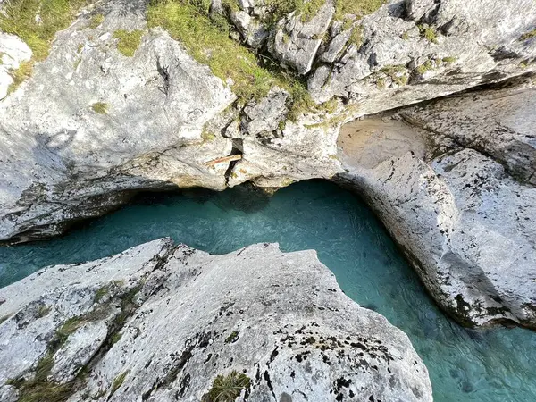 Koritnica vadisi, Bovec (Triglav Ulusal Parkı, Slovenya) - Koritnica-Schlucht und Naturdenkmal Troege Kluze / Troge Kluze (Triglav-Nationalpark) - Kluzka Korita, Slovenya 'da Naravni spomenik Soteska Koritnice