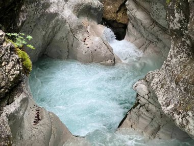Moznica vadileri veya Nemclja kanyonu (Triglav Ulusal Parkı, Slovenya) - Moznica Troege oder Nemclja Flussbett, Bovec (Triglav-Nationalpark, Slowenien) - Klanac Moznice Moznice ali Korita Nemclje (Narodni parkı Triglav)