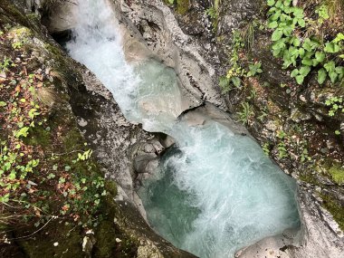 Moznica vadileri veya Nemclja kanyonu (Triglav Ulusal Parkı, Slovenya) - Moznica Troege oder Nemclja Flussbett, Bovec (Triglav-Nationalpark, Slowenien) - Klanac Moznice Moznice ali Korita Nemclje (Narodni parkı Triglav)