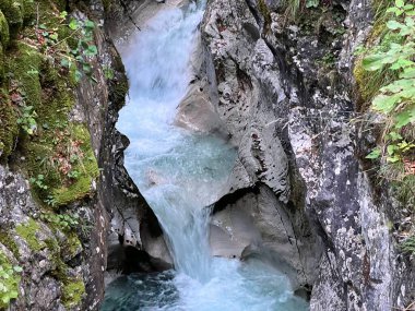 Moznica vadileri veya Nemclja kanyonu (Triglav Ulusal Parkı, Slovenya) - Moznica Troege oder Nemclja Flussbett, Bovec (Triglav-Nationalpark, Slowenien) - Klanac Moznice Moznice ali Korita Nemclje (Narodni parkı Triglav)