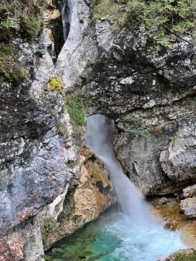 Şelale Moznica / Nemclja nehrinin büyük şelalesi (Triglav Ulusal Parkı, Slovenya) - Wasserfall Moznica oder Moznicafall - Tokat Moznice / Veliki şaplak Nemclje, Log pod Mangartom (Narodni parkı Triglav))