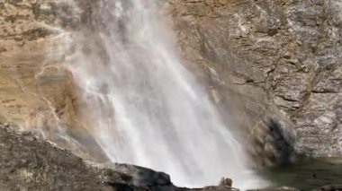 Dundelbachfalls şelalesi ya da şelale Dundelbachfall (Dundelbach alp akıntısında şelale), Lungern, İsviçre - Dundelbachfaelle Wasserfaelle oder Wasserfall Dundelbachfalle (Schweiz)