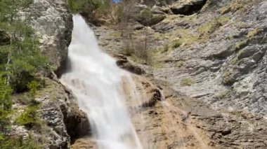 Dundelbachfalls şelalesi ya da şelale Dundelbachfall (Dundelbach alp akıntısında şelale), Lungern, İsviçre - Dundelbachfaelle Wasserfaelle oder Wasserfall Dundelbachfalle (Schweiz)