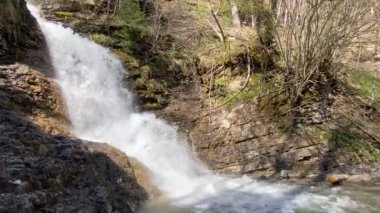 Dundelbachfalls şelalesi ya da şelale Dundelbachfall (Dundelbach alp akıntısında şelale), Lungern, İsviçre - Dundelbachfaelle Wasserfaelle oder Wasserfall Dundelbachfalle (Schweiz)