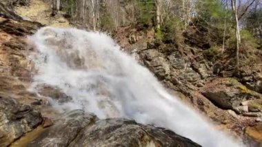 Dundelbachfalls şelalesi ya da şelale Dundelbachfall (Dundelbach alp akıntısında şelale), Lungern, İsviçre - Dundelbachfaelle Wasserfaelle oder Wasserfall Dundelbachfalle (Schweiz)