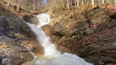 Dundelbachfalls şelalesi ya da şelale Dundelbachfall (Dundelbach alp akıntısında şelale), Lungern, İsviçre - Dundelbachfaelle Wasserfaelle oder Wasserfall Dundelbachfalle (Schweiz)