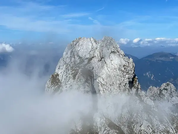 Mangart 'ın Julian Alpleri, Strmec na Predelu (Triglav Ulusal Parkı, Slovenya) çevresindeki Rocky dağları - Felsige Berge rund um den Mangart-Gipfel in den Julischen Alpen (Triglav-Nationalpark, Slowenien)