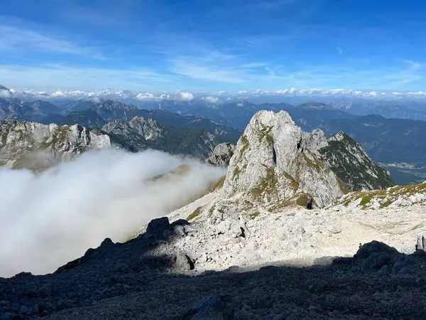 Mangart 'ın Julian Alpleri, Strmec na Predelu (Triglav Ulusal Parkı, Slovenya) çevresindeki Rocky dağları - Felsige Berge rund um den Mangart-Gipfel in den Julischen Alpen (Triglav-Nationalpark, Slowenien)