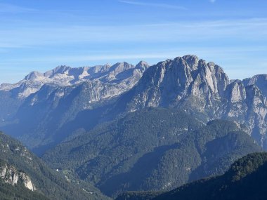 Mangart 'ın Julian Alpleri çevresindeki tepeleri, Strmec na Predelu (Triglav Ulusal Parkı, Slovenya) - Alpentaeler rund um den Mangart-Gipfel in den Julischen Alpen (Triglav-Nationalpark, Slowenien)