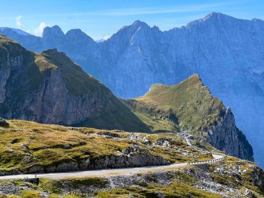 Dağ geçidi Mangart eyeri Julian Alplerinde, Strmec na Predelu (Triglav Ulusal Parkı, Slovenya) - Gebirgspass Mangart-Sattel in den Julischen Alpen (Triglav-Nationalpark, Slowenien)