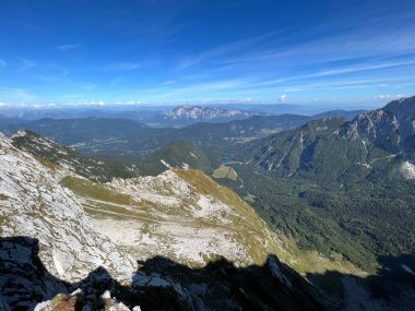 Dağ geçidi Mangart eyeri, Strmec na Predelu (Triglav Ulusal Parkı, Slovenya) - Panorama vom Gebirgspass Mangart-Sattel in den Julischen Alpen (Triglav-Nationalpark, Slowenien)